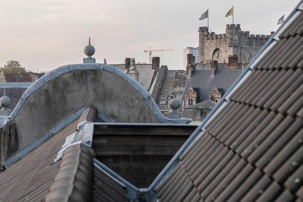 Beautiful Center In Near Medieval Castle Gand