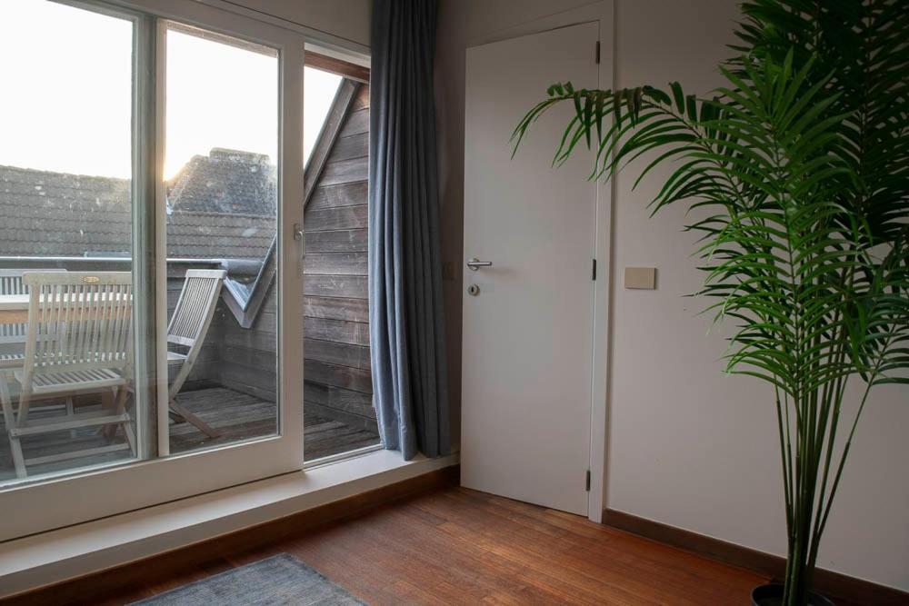 Beautiful Center In Near Medieval Castle * Gand