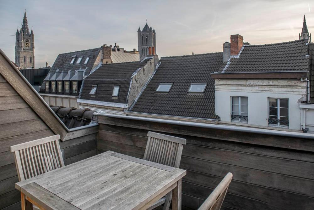 Beautiful Center In Near Medieval Castle Gand